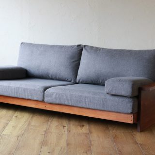 Still Solid Line Sofa